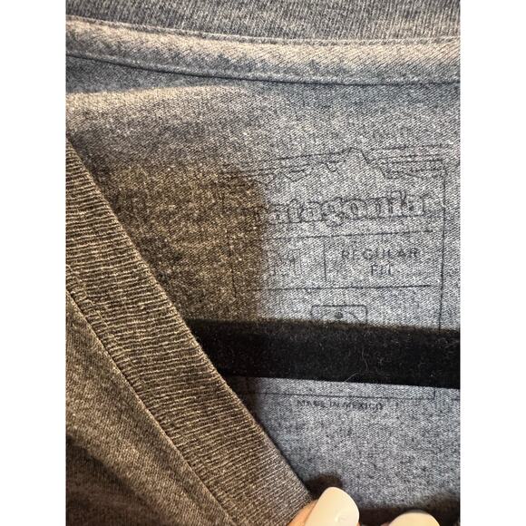 Patagonia Long Sleeve Graphic T-Shirt Men’s Size Medium Gray Logo Tee - Picture 3 of 9